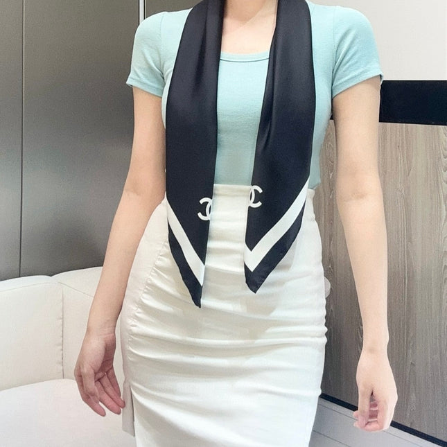 CHANEL 26S SCARF 90 IN SILK 303206