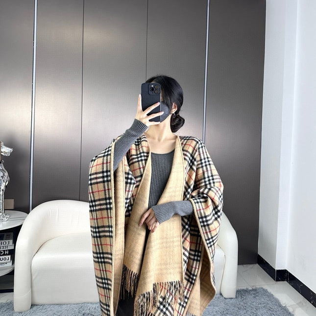 BURBERRY 26S REVERSIBLE CHECK FRINGED CAPE 150CM IN CASHMERE 309445