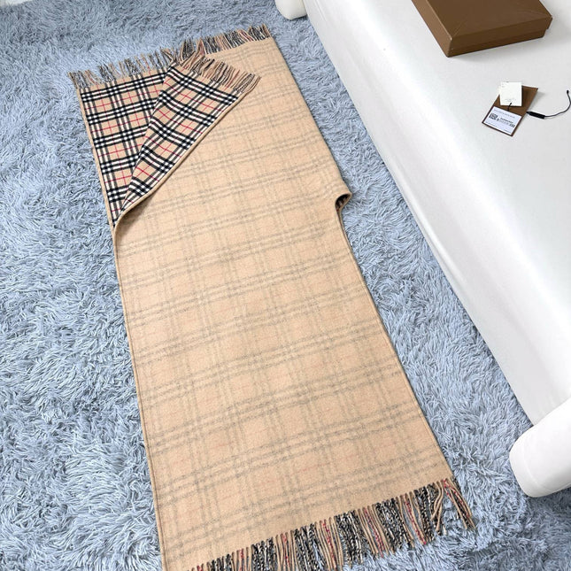 BURBERRY 26S REVERSIBLE CHECK FRINGED CAPE 150CM IN CASHMERE 309445