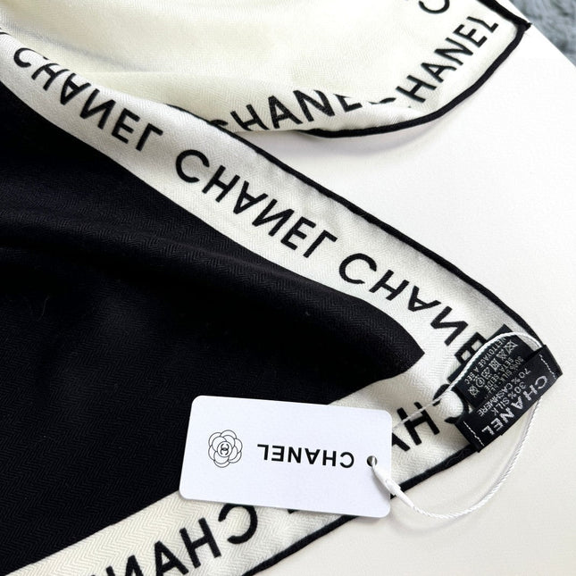 CHANEL 26S SCARF 140 IN SILK AND CASHMERE 313241