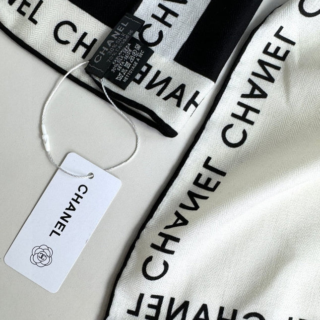 CHANEL 26S SCARF 140 IN SILK AND CASHMERE 313241