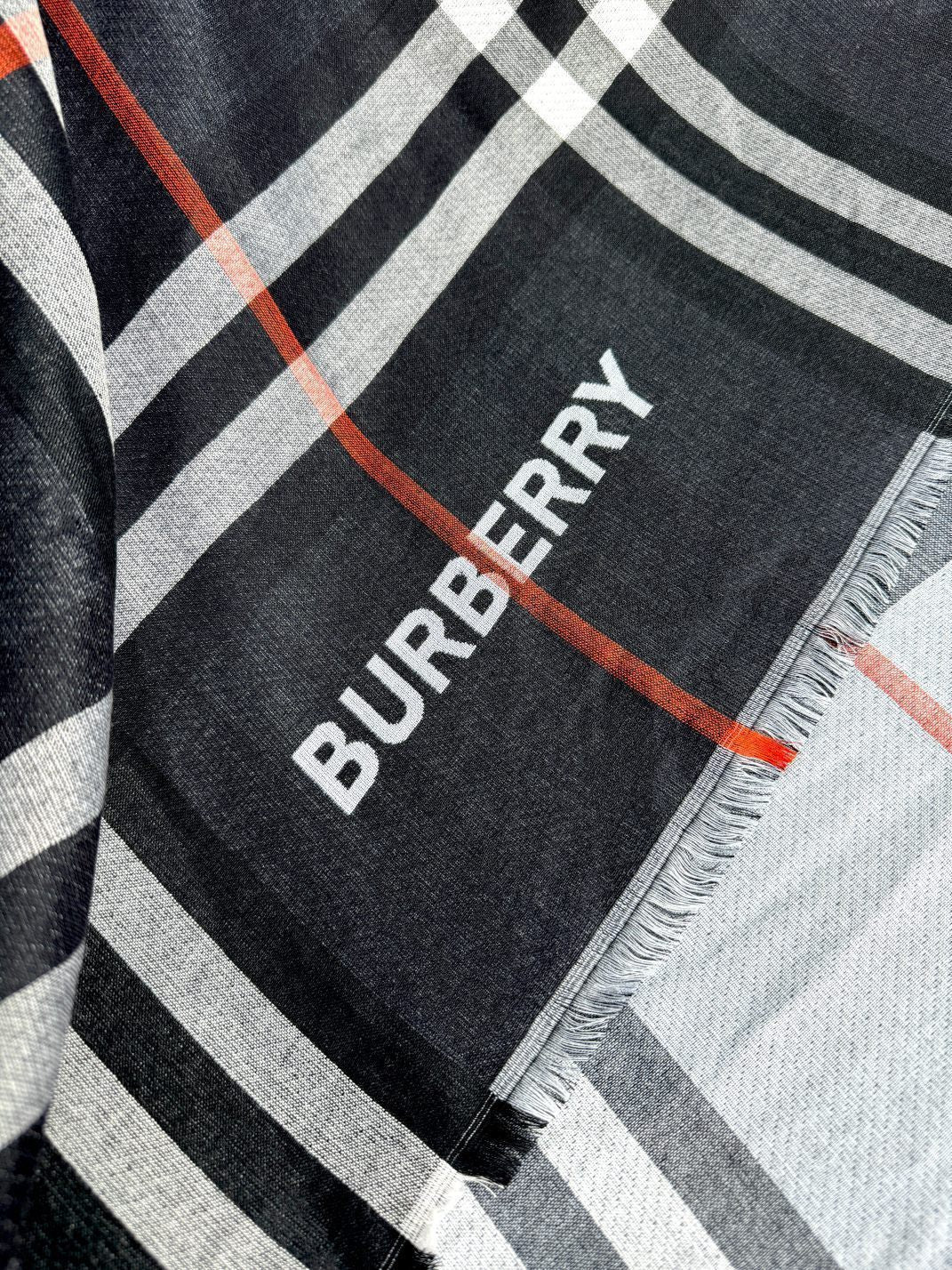 BURBERRY 26S SCARF 220CM IN SILK CASHMERE 303205