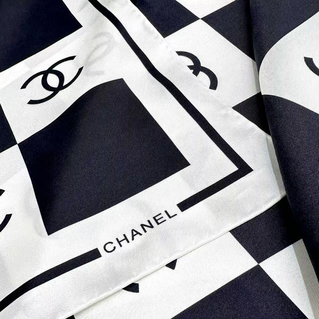 CHANEL 26S SCARF 90 IN SILK 290668