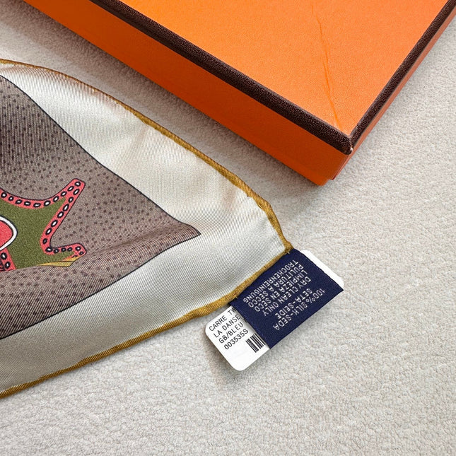 HERMES 26S PRINTED SQUARE SCARF 88 IN SILK 309442