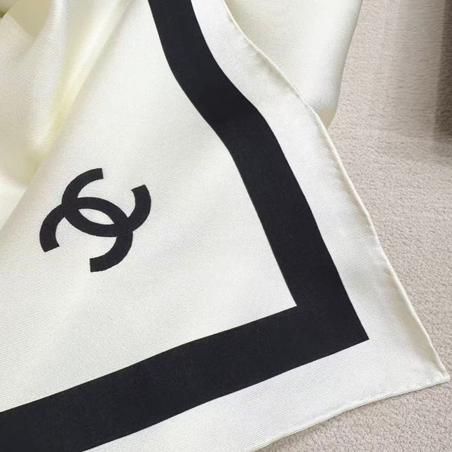 CHANEL 26S SCARF 90 IN SILK 303209