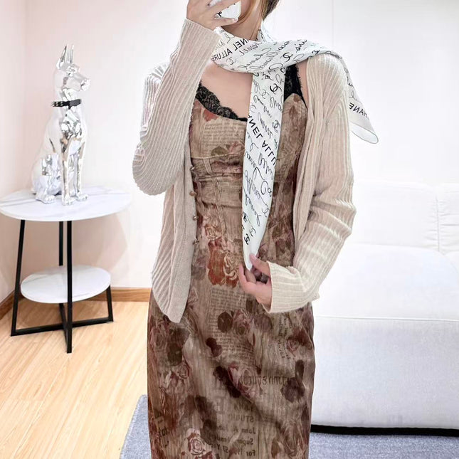 CHANEL 26S SCARF 90 IN SILK 305988