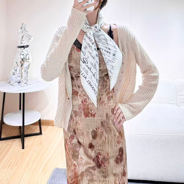 CHANEL 26S SCARF 90 IN SILK 305988