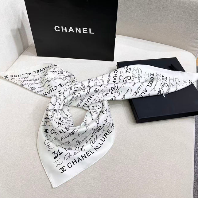 CHANEL 26S SCARF 90 IN SILK 305988