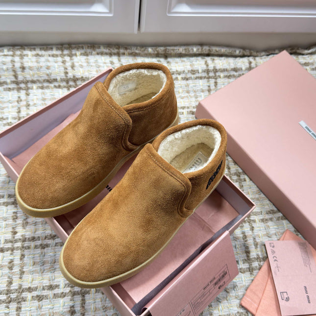 MIUMIU 26S SLIP-ON BOOTIES IN CAMEL BROWN SUEDE WITH SHEARLING