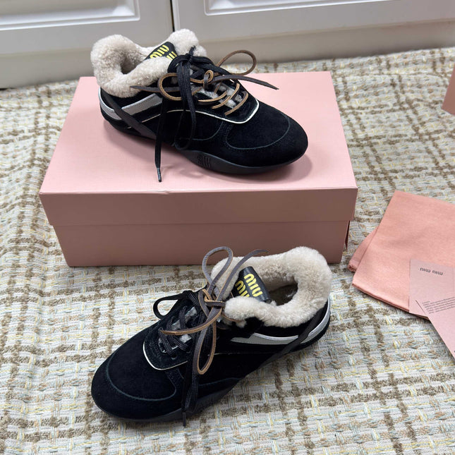 MIUMIU 26S SNEAKERS IN BLACK SUEDE AND SHEARLING