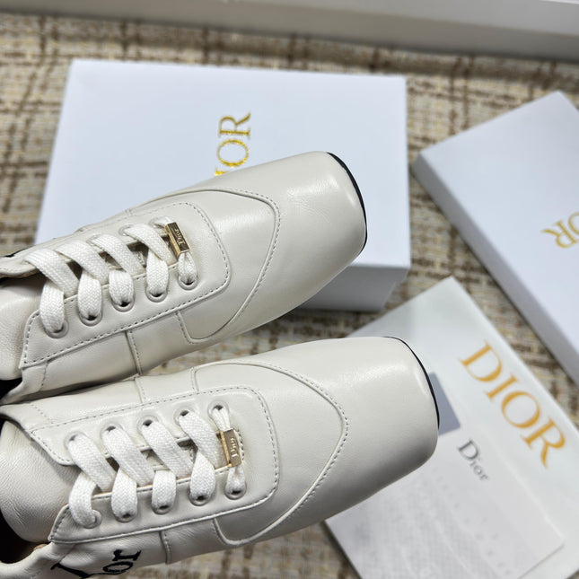 DIOR 26S LOW TOP SNEAKERS IN WHITE CALFSKIN DIOR LOGO