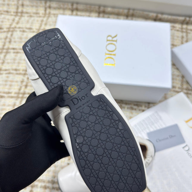 DIOR 26S LOW TOP SNEAKERS IN WHITE CALFSKIN DIOR LOGO