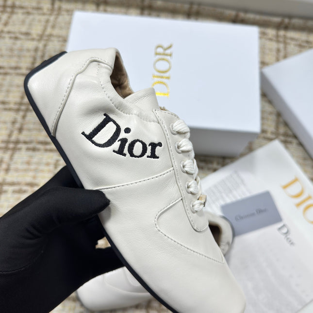 DIOR 26S LOW TOP SNEAKERS IN WHITE CALFSKIN DIOR LOGO