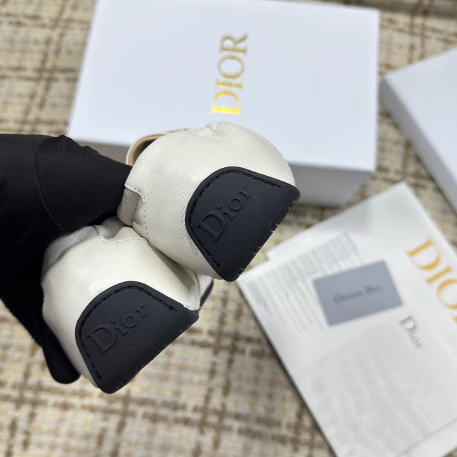 DIOR 26S LOW TOP SNEAKERS IN WHITE CALFSKIN DIOR LOGO