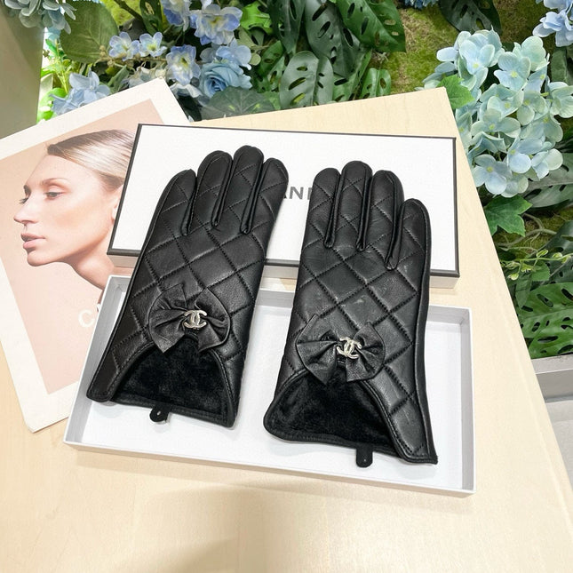 GLOVES IN BLACK LAMBSKIN 462417
