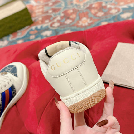 GUCCI 26S SCREENER SNEAKER IN WHITE LEATHER AND BLUE DENIM