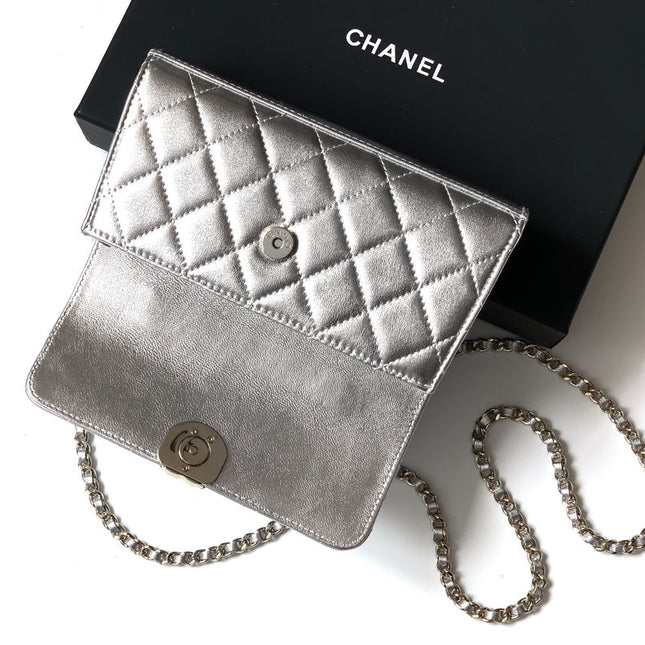 CHANEL 25S KELLY BAG 18 IN SILVER METALLIC LAMBSKIN WITH GOLD HARDWARE STYLE 1