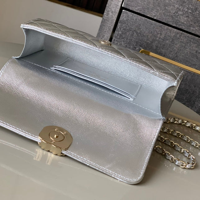 CHANEL 25S KELLY BAG 18 IN SILVER METALLIC LAMBSKIN WITH GOLD HARDWARE STYLE 1