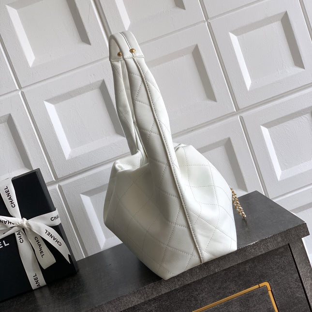 CC 26C LARGE HOBO BAG 29CM IN WHITE CALFSKIN GOLD HARDWARE