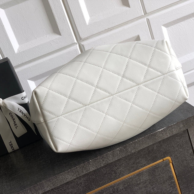 CC 26C LARGE HOBO BAG 29CM IN WHITE CALFSKIN GOLD HARDWARE