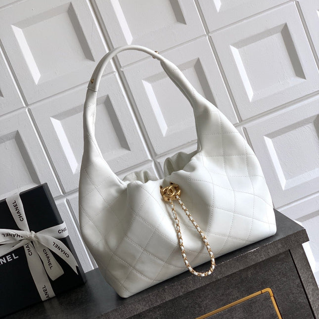 CC 26C LARGE HOBO BAG 29CM IN WHITE CALFSKIN GOLD HARDWARE