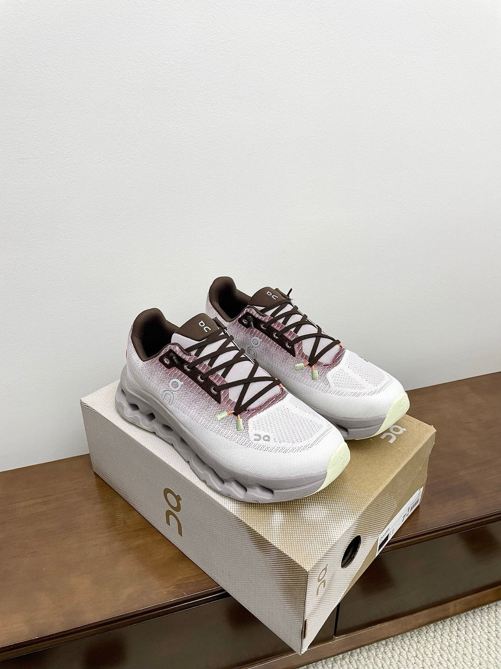 LOEWE 26S CLOUDTILT SNEAKER IN DARK BROWN IVORY RECYCLED POLYESTER