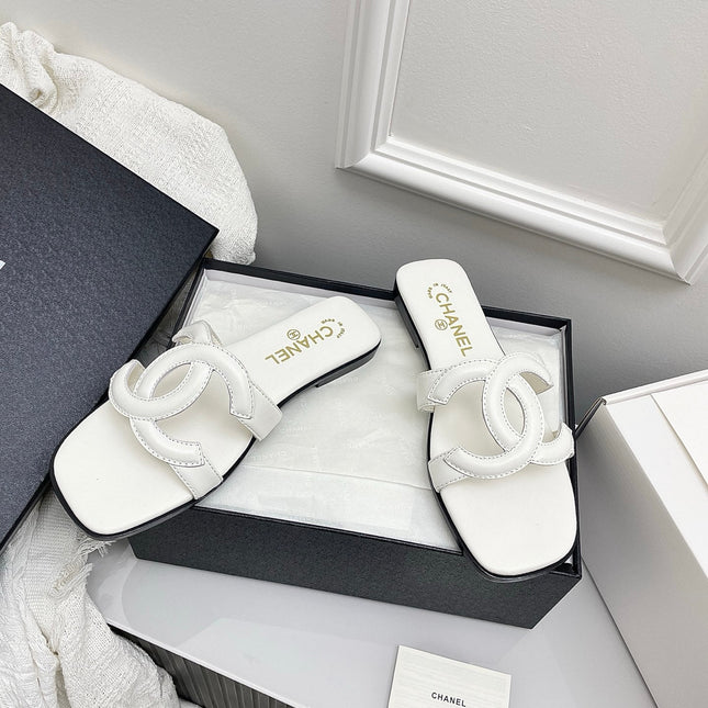CHANEL CC LOGO MULES IN WHITE CALFSKIN
