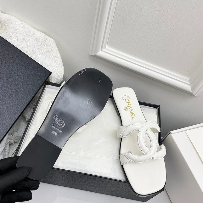 CHANEL CC LOGO MULES IN WHITE CALFSKIN