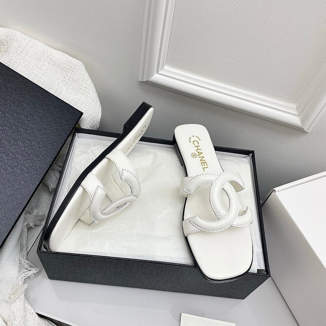CHANEL CC LOGO MULES IN WHITE CALFSKIN