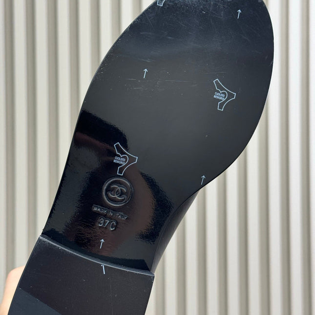 CC CHAIN LONG BOOTS IN BLACK CALFSKIN