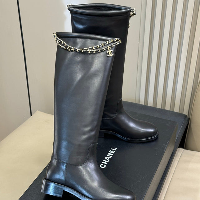 CC CHAIN LONG BOOTS IN BLACK CALFSKIN
