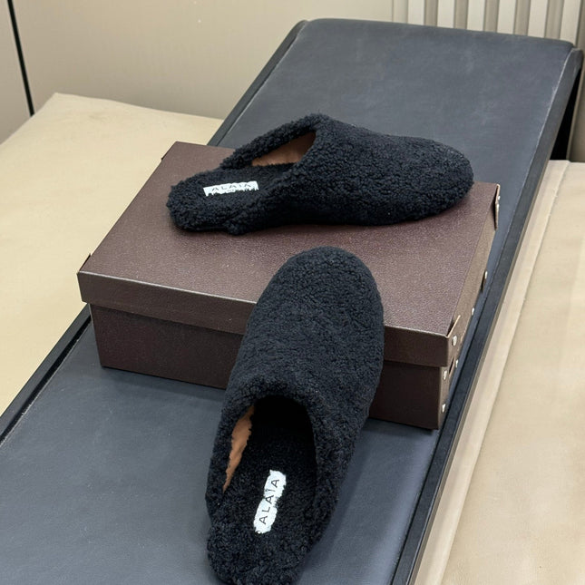 ALAIA 25S SHEARLING COZY SLIPPERS IN BLACK