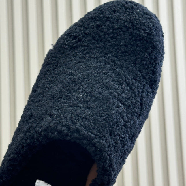 ALAIA 25S SHEARLING COZY SLIPPERS IN BLACK