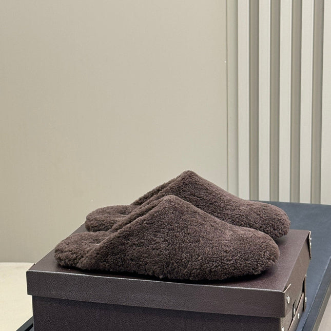 ALAIA 25S SHEARLING COZY SLIPPERS IN DARK BROWN