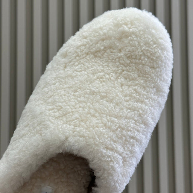 ALAIA 25S SHEARLING COZY SLIPPERS IN WHITE