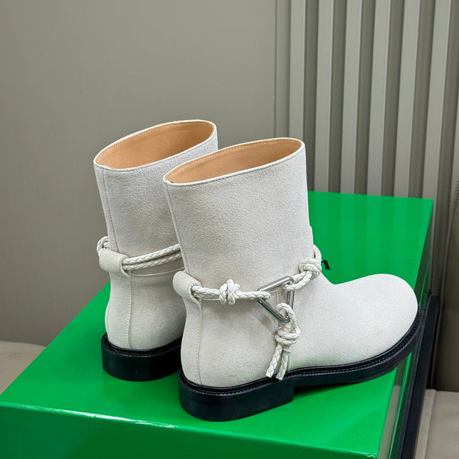 BOTTEGA VENETA 26S ANKLE BOOTS IN LIGHT GREY SUEDE