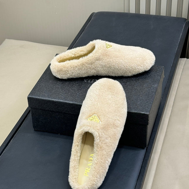 PRADA 25S CLOGS IN BEIGE SHEARLING