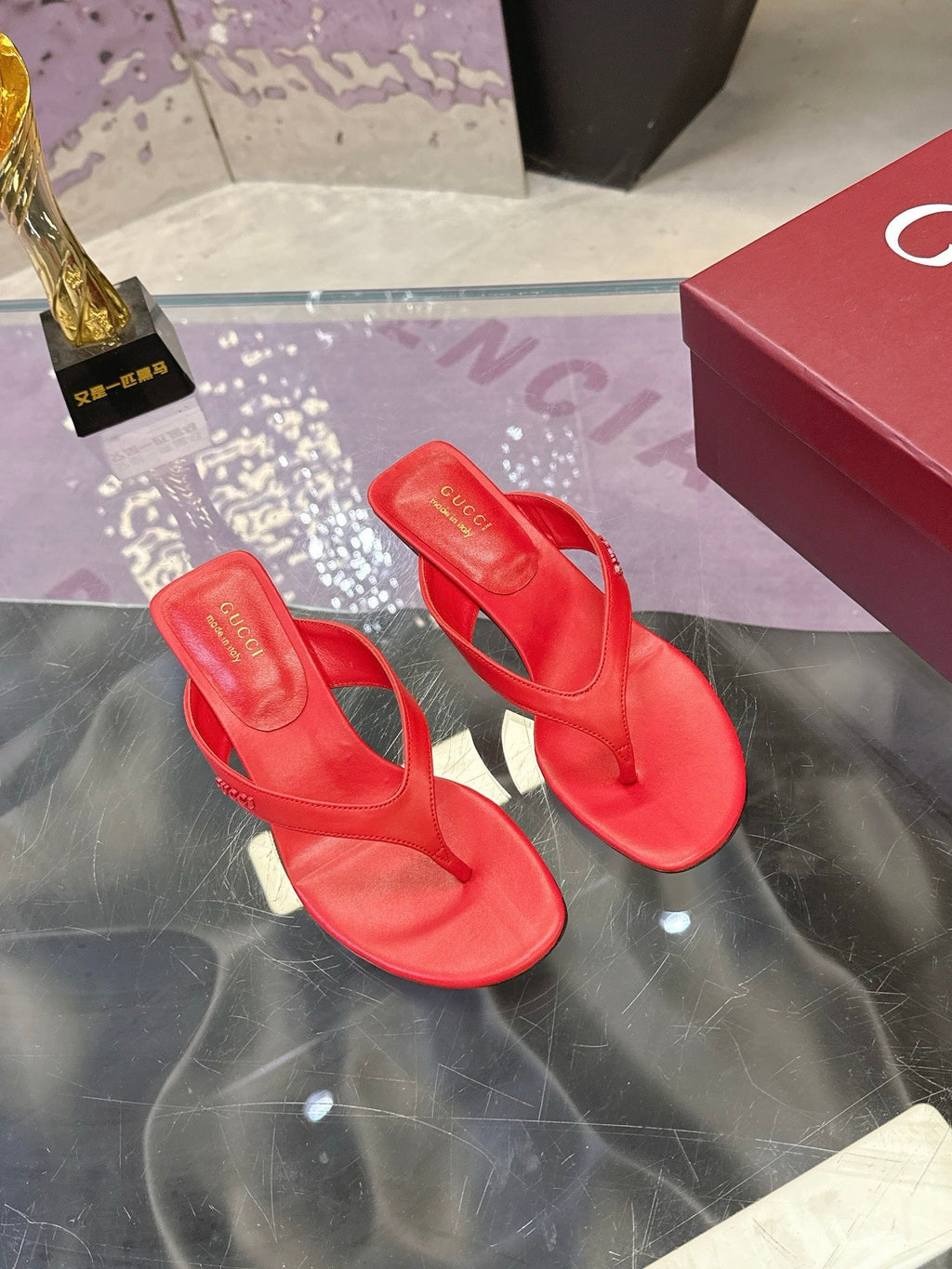 GUCCI 26S THONG KITTEN HEEL SANDALS 55MM IN DARK RED CALFSKIN