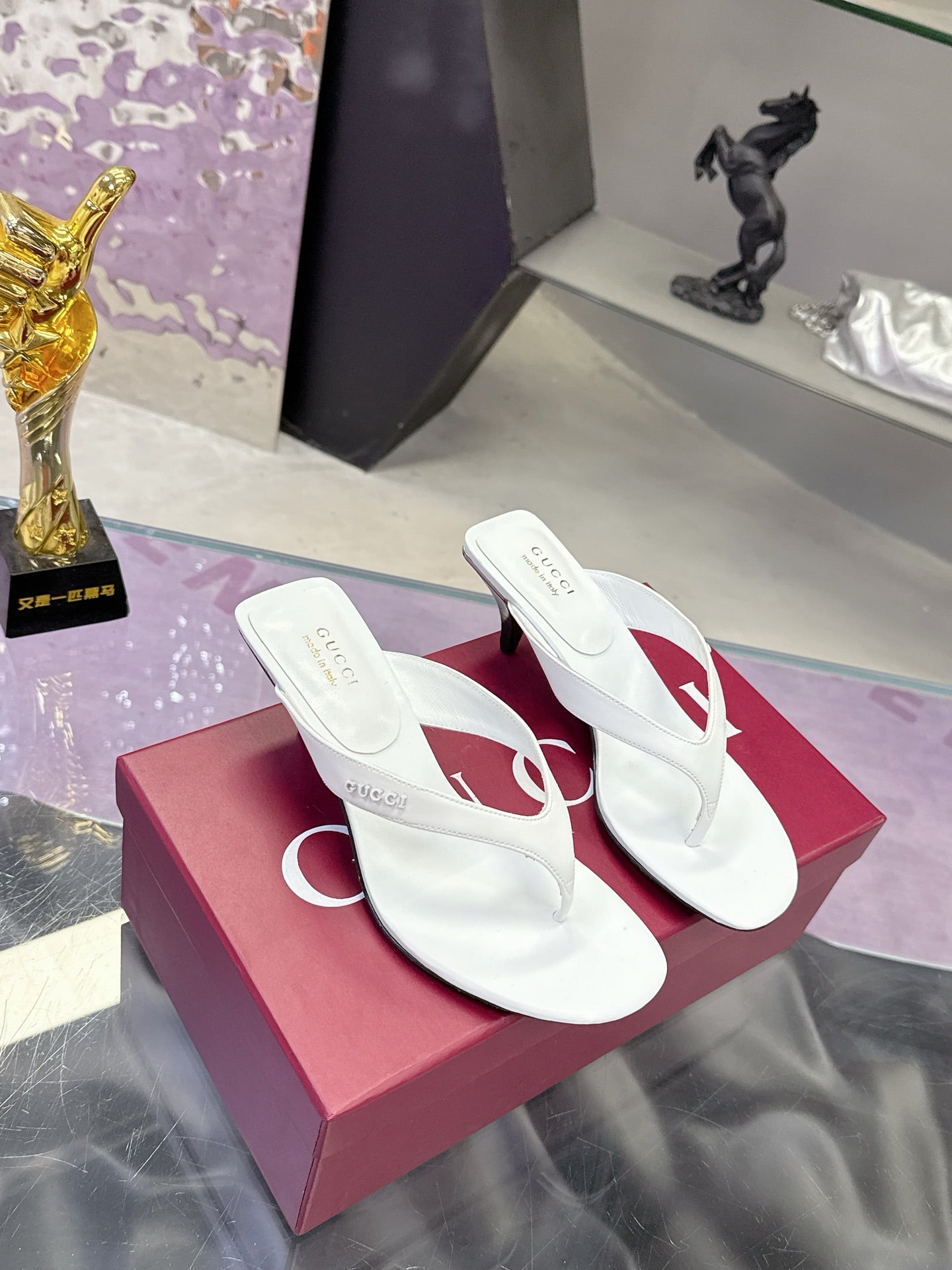 GUCCI 26S THONG KITTEN HEEL SANDALS 55MM IN WHITE CALFSKIN