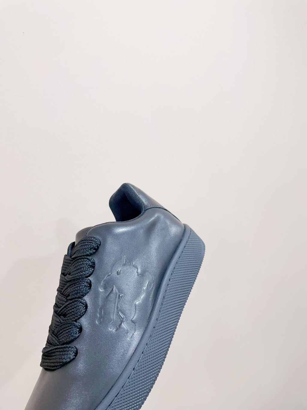 BURBERRY 26S LACE UP SNEAKERS IN BLACK CALFSKIN