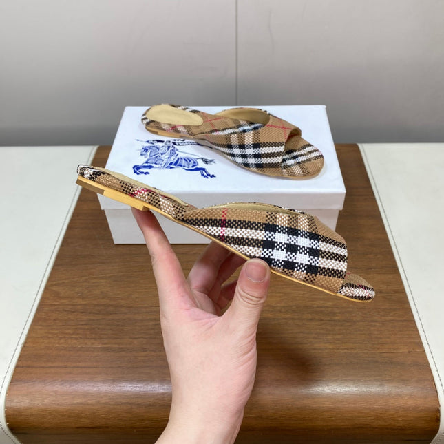BURBERRY 26S SLIDES IN LIGHT BROWN FABRIC