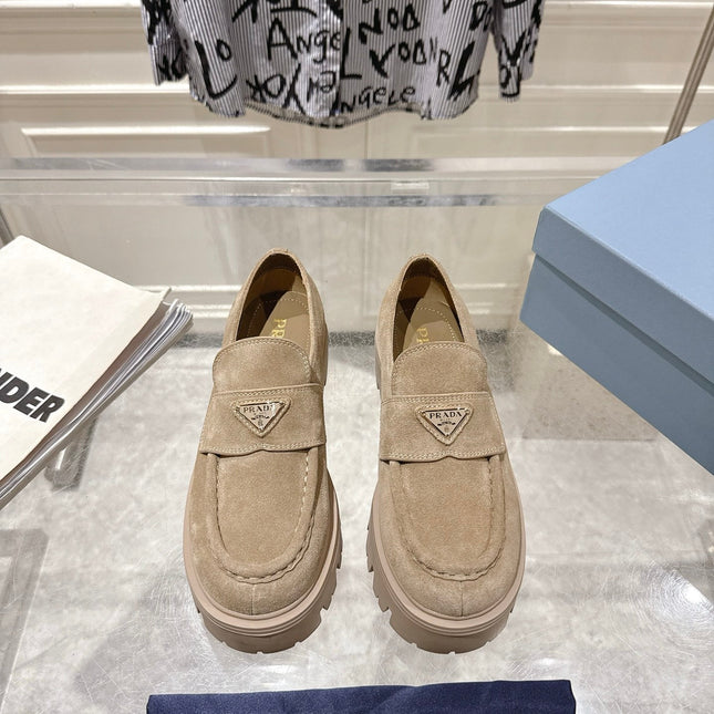 PRADA 26S PLATFORM LOAFERS 45MM IN BEIGE SUEDE