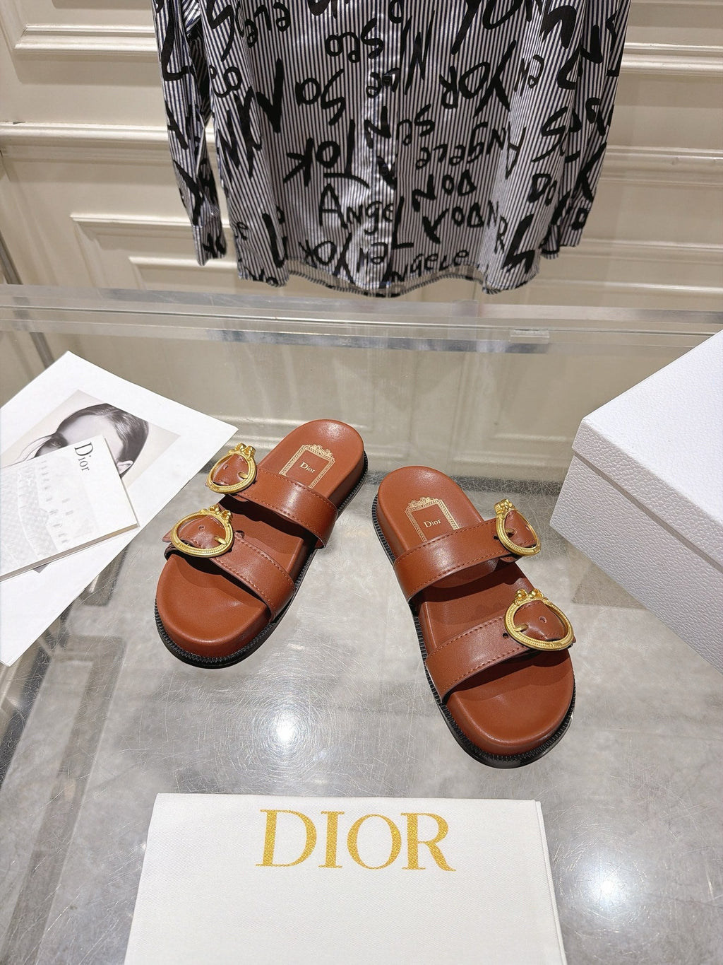 DIOR 26S MEDAILLON BUCKLE SLIDE IN BROWN CALFSKIN