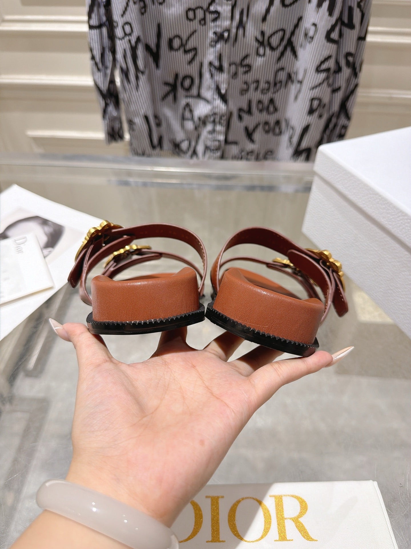 DIOR 26S MEDAILLON BUCKLE SLIDE IN BROWN CALFSKIN