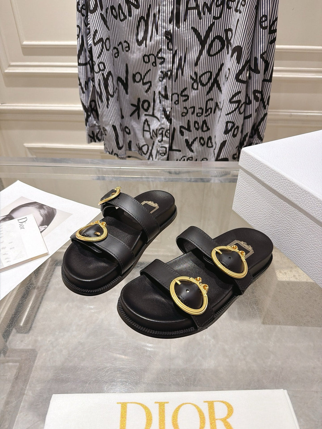 DIOR 26S MEDAILLON BUCKLE SLIDE IN BLACK CALFSKIN