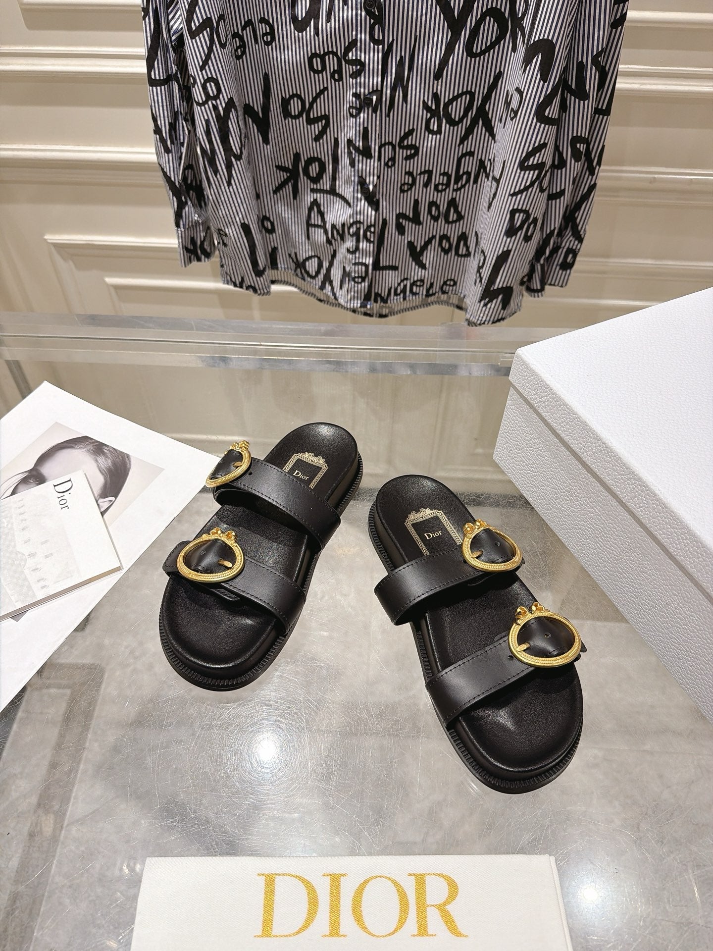 DIOR 26S MEDAILLON BUCKLE SLIDE IN BLACK CALFSKIN