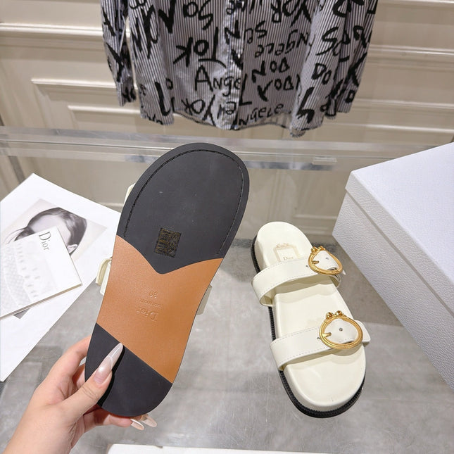 DIOR 26S MEDAILLON BUCKLE SLIDE IN OFF WHITE CALFSKIN