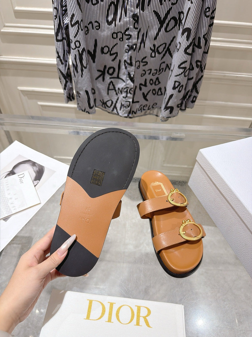 DIOR 26S MEDAILLON BUCKLE SLIDE IN SADDLE BROWN CALFSKIN