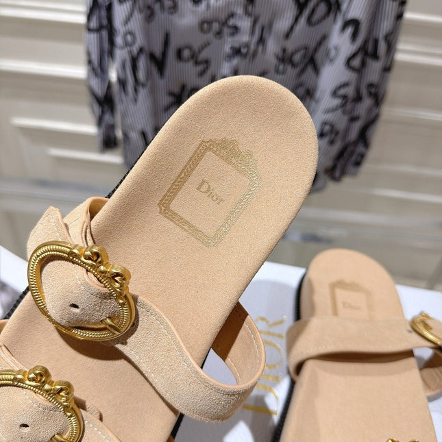 DIOR 26S MEDAILLON BUCKLE SLIDE IN SAND BEIGE SUEDE