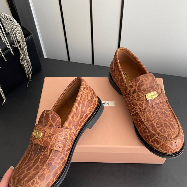 MIUMIU 26S PENNY LOAFERS IN BROWN COGNAC CALFSKIN CROCODILE EMBOSSING